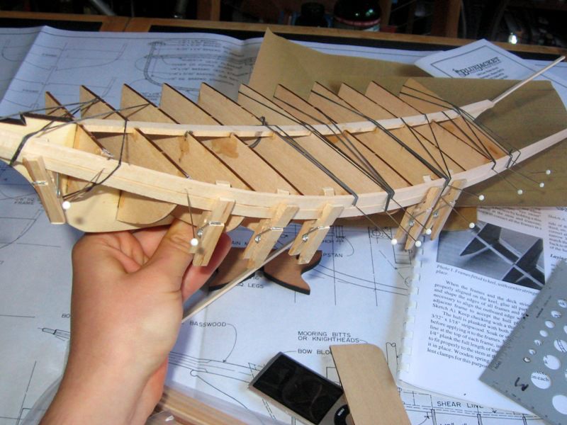 Maqueta para montar barco pesquero en madera. Kit modelismo naval