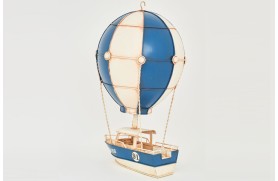 Montgolfière avec bateau