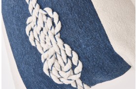 Knots pillow